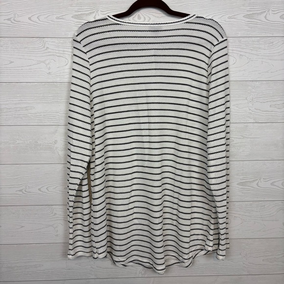 Torrid Stripe Black/White Waffle Knit Henley Shirt Size 2X NWT - Picture 6 of 9
